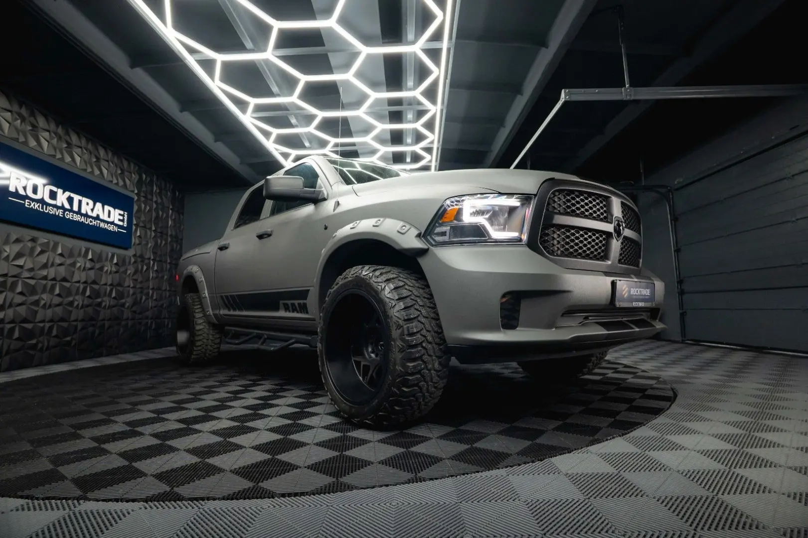 RAM 5.7 V8 HEMI 4x4 PUNISHER OFFROAD RAMBOX 19%