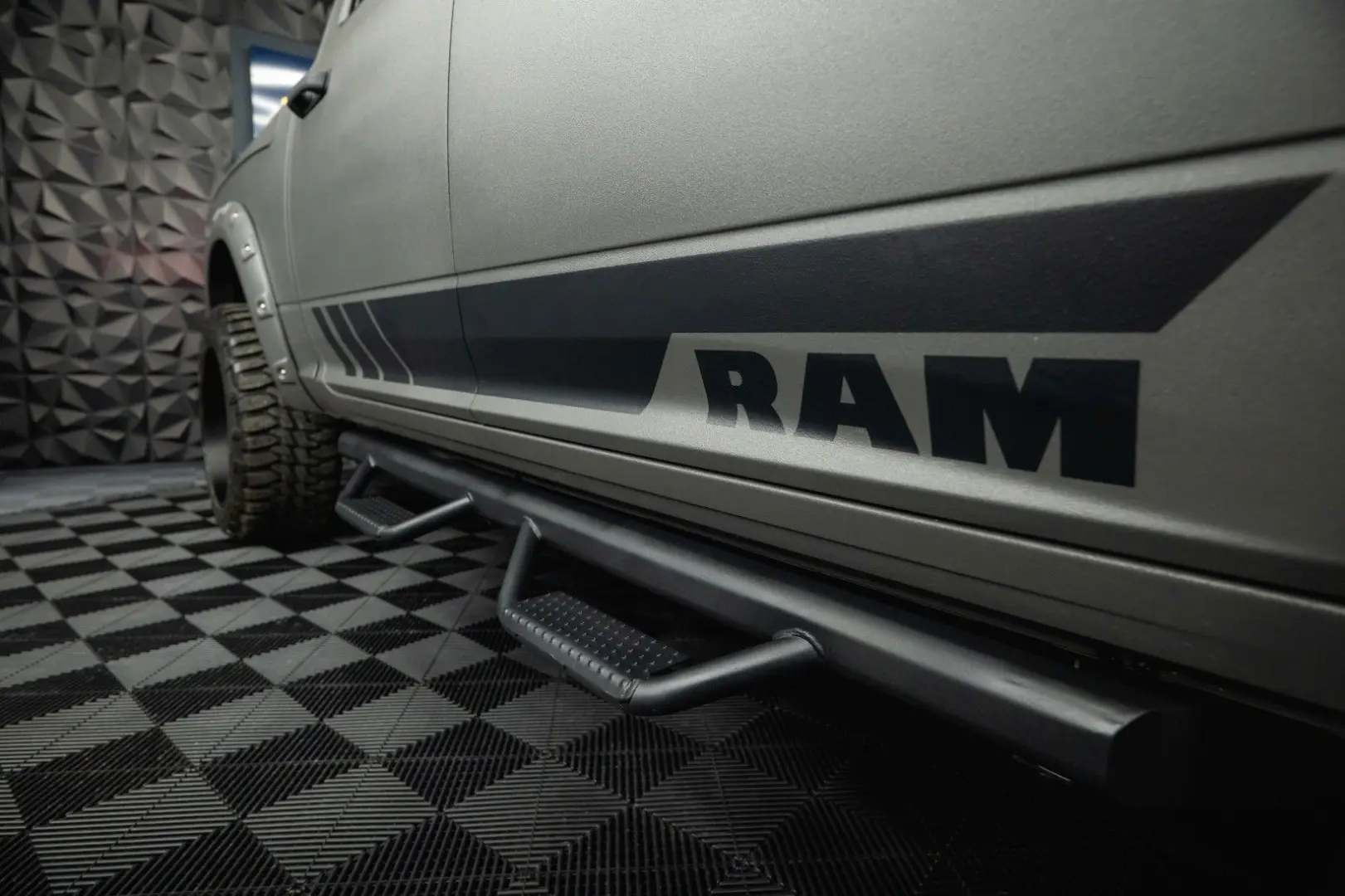 RAM 5.7 V8 HEMI 4x4 PUNISHER OFFROAD RAMBOX 19%