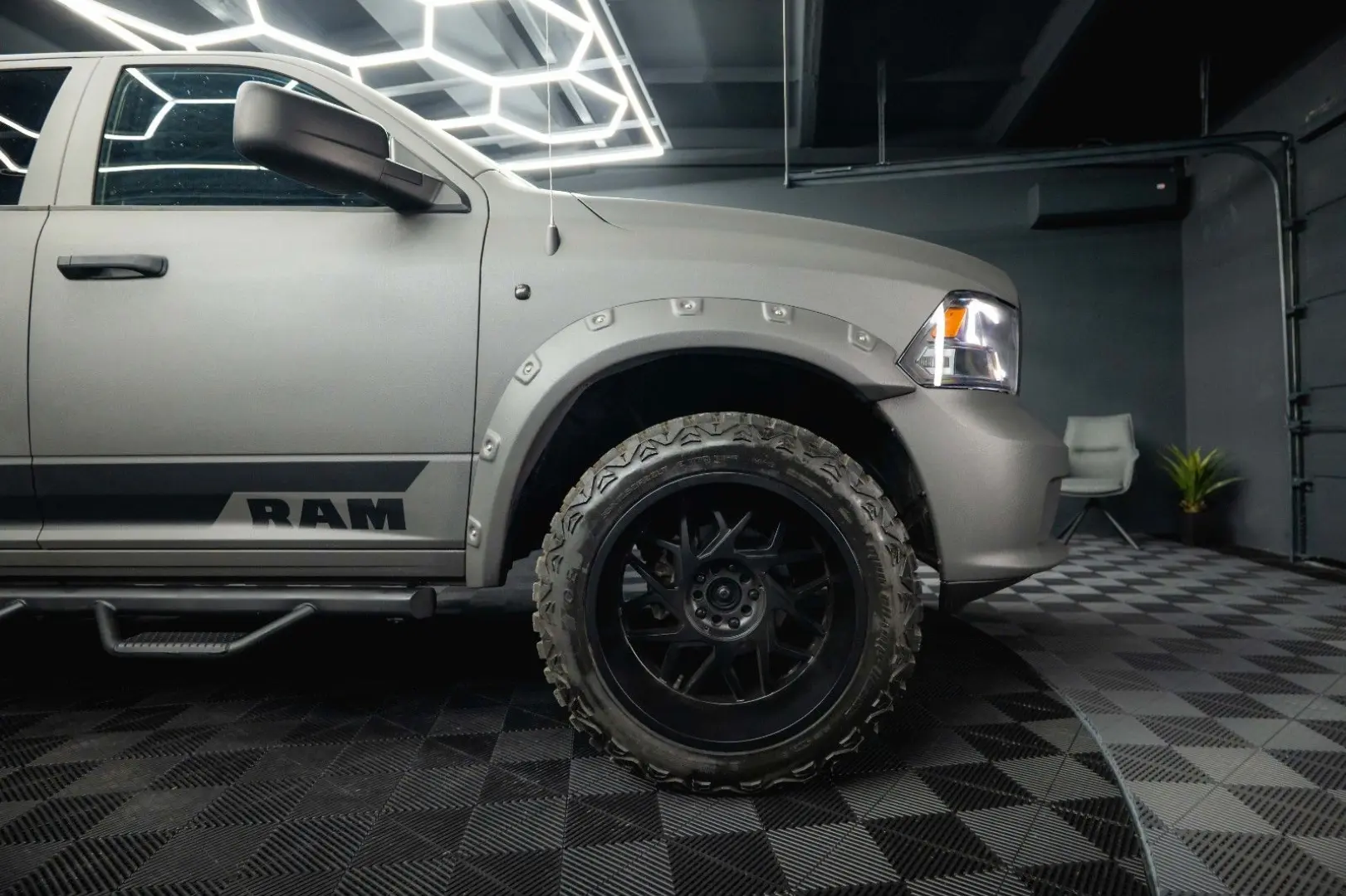 RAM 5.7 V8 HEMI 4x4 PUNISHER OFFROAD RAMBOX 19%