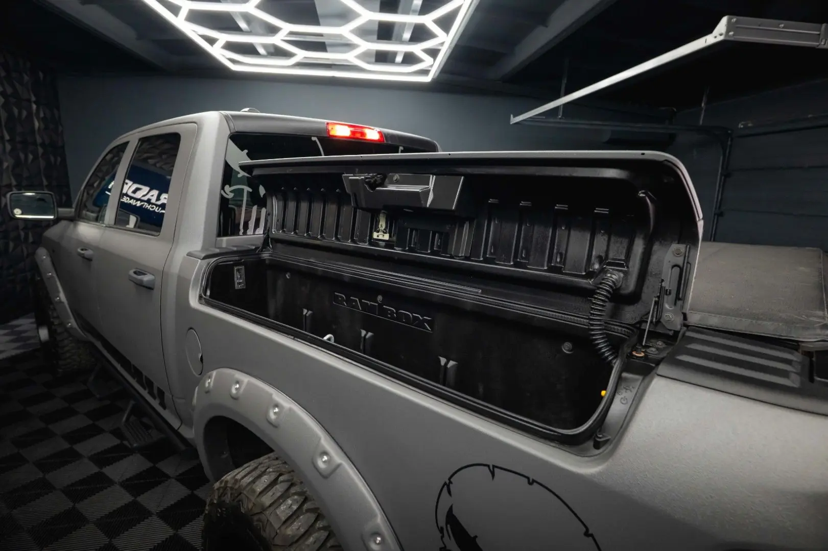 RAM 5.7 V8 HEMI 4x4 PUNISHER OFFROAD RAMBOX 19%