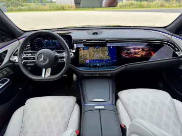 Mercedes-Benz E 220 E220d 4M AMG Line Premium