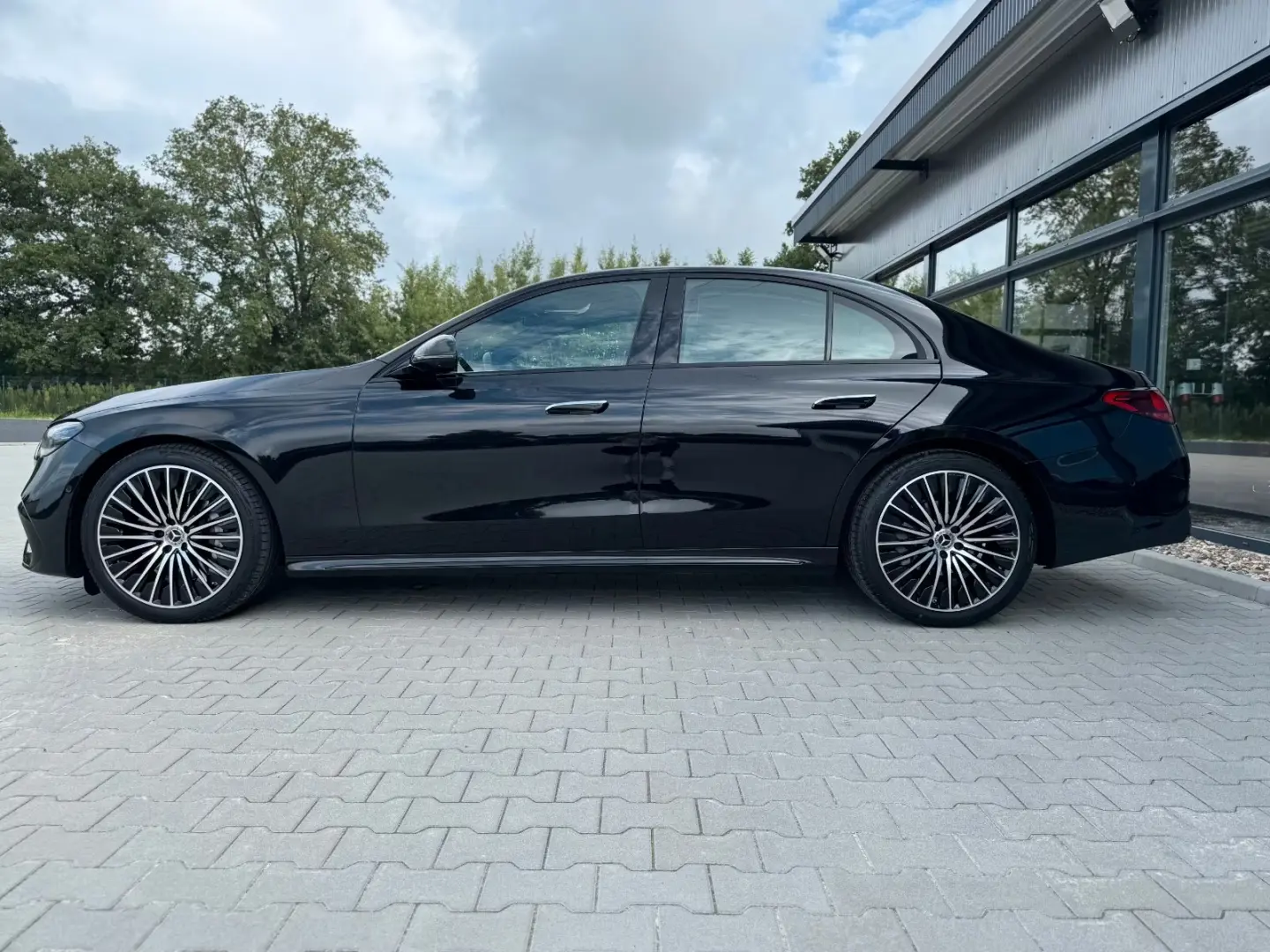 Mercedes-Benz E 220 E220d 4M AMG Line Premium