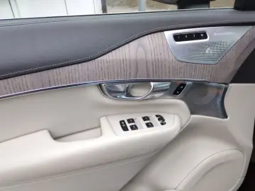 XC90 T8 Inscription Recharge Plug-In Hybrid AWD