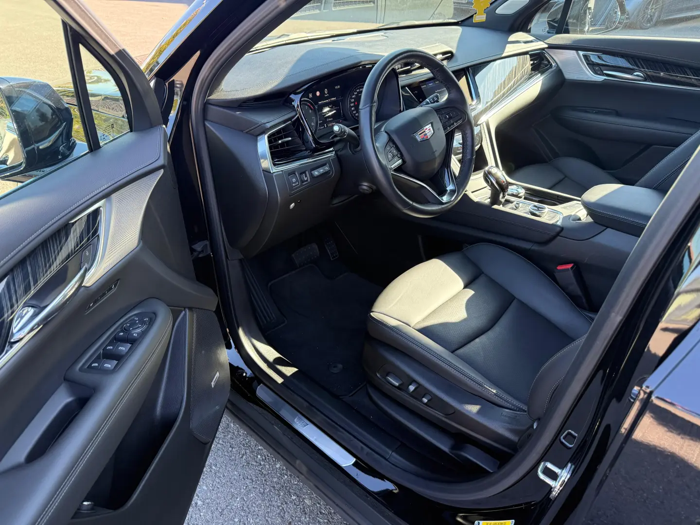CADILLAC XT 6