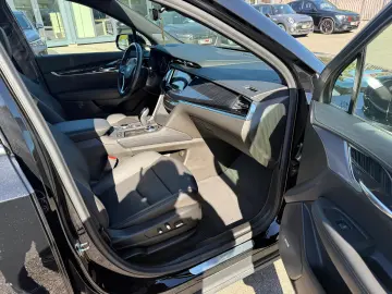 CADILLAC XT 6