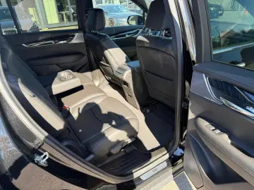 CADILLAC XT 6