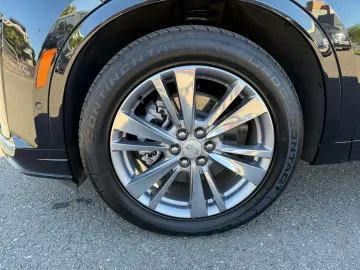 CADILLAC XT 6