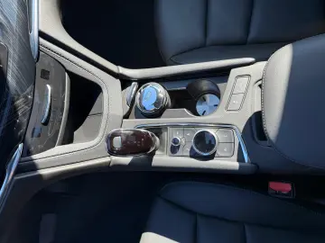CADILLAC XT 6