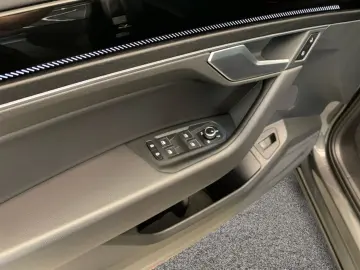 Touareg TDI tiptr. 4M *LEDER*NAV*AHK*R-CAM*LUFTF