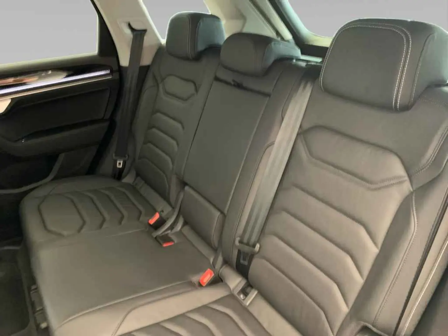 Touareg TDI tiptr. 4M *LEDER*NAV*AHK*R-CAM*LUFTF