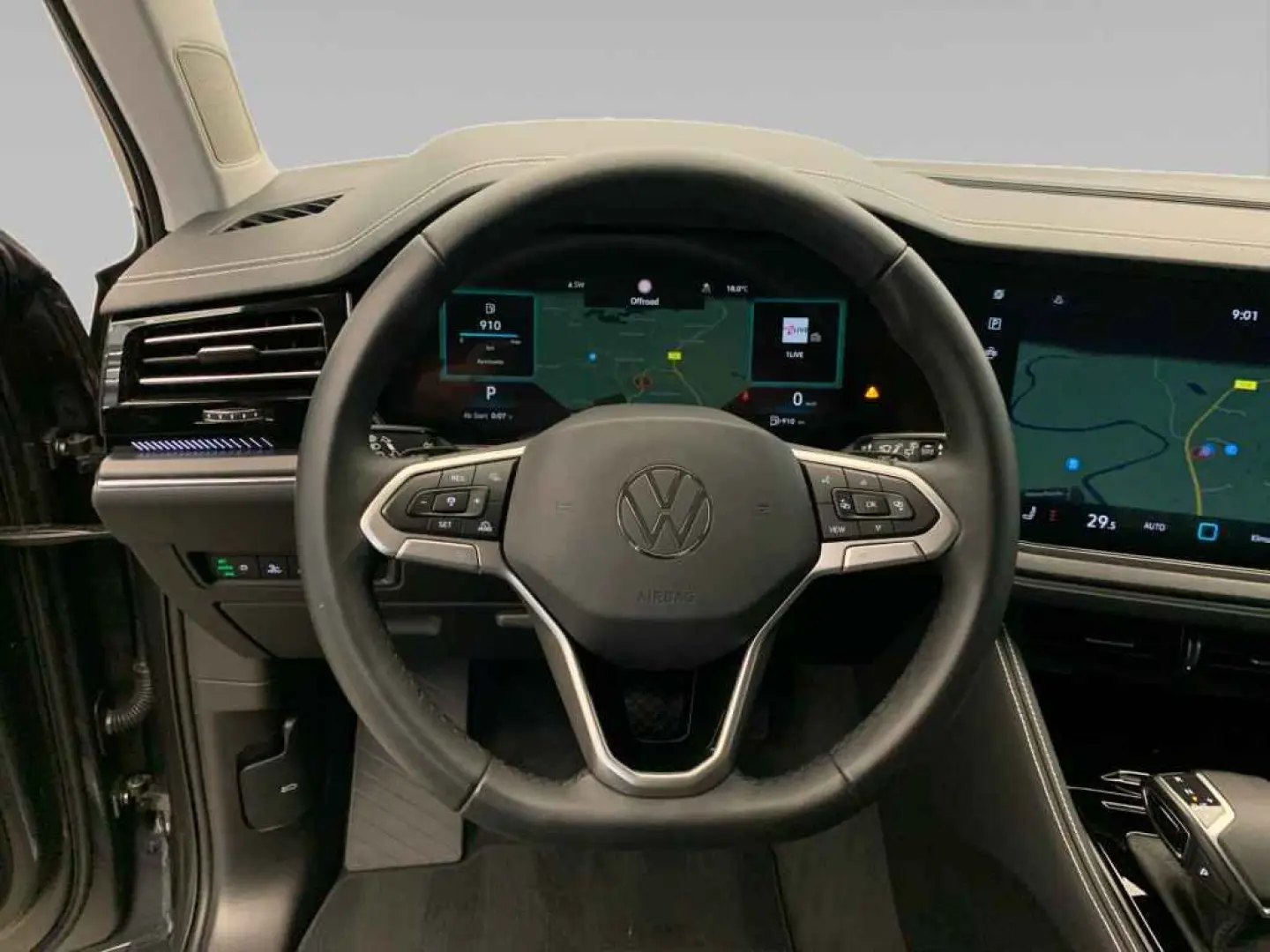 Touareg TDI tiptr. 4M *LEDER*NAV*AHK*R-CAM*LUFTF
