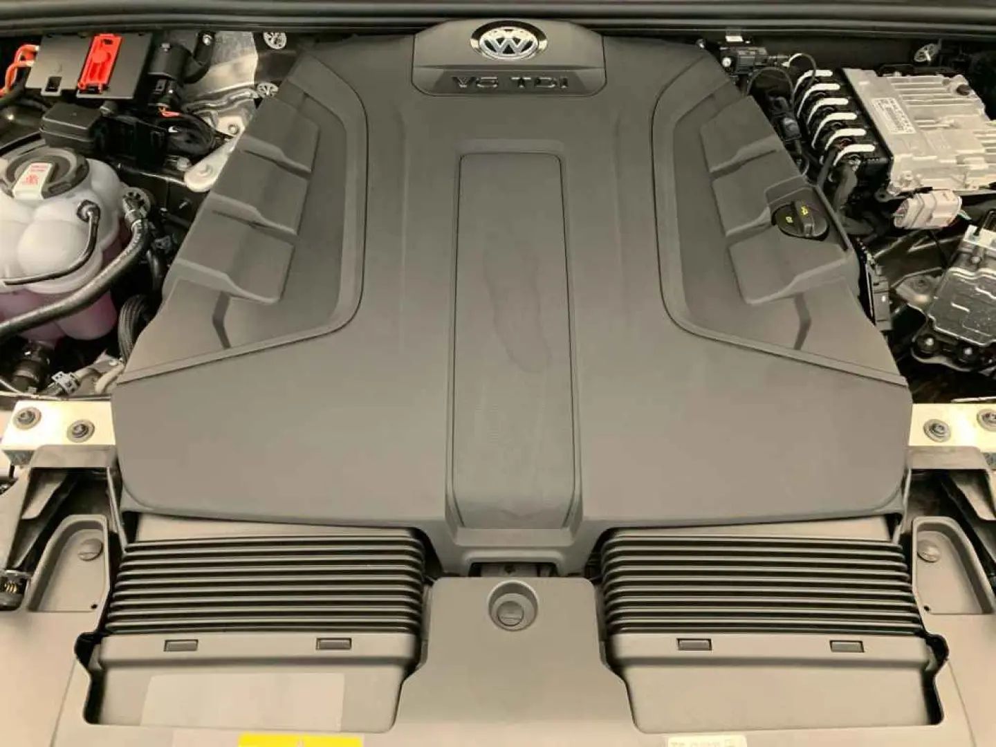 Touareg TDI tiptr. 4M *LEDER*NAV*AHK*R-CAM*LUFTF