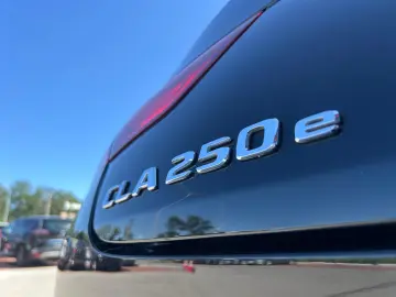 Mercedes-Benz CLA 250 e 8G-DCT AMG Line Advanced Plus 2021