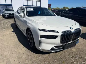 740 d xDrive Iconic Glow  Autobahnassist