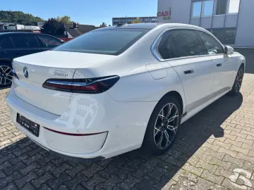 740 d xDrive Iconic Glow  Autobahnassist