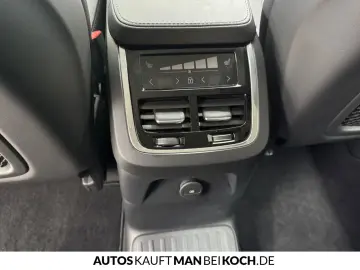 XC90 T8 AWD Core Plug-In BLIS Kamera Leder uvm.