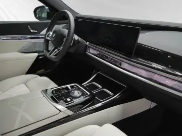 740d xDrive M Sport|SkyLounge|Standhzg.|Autobahn