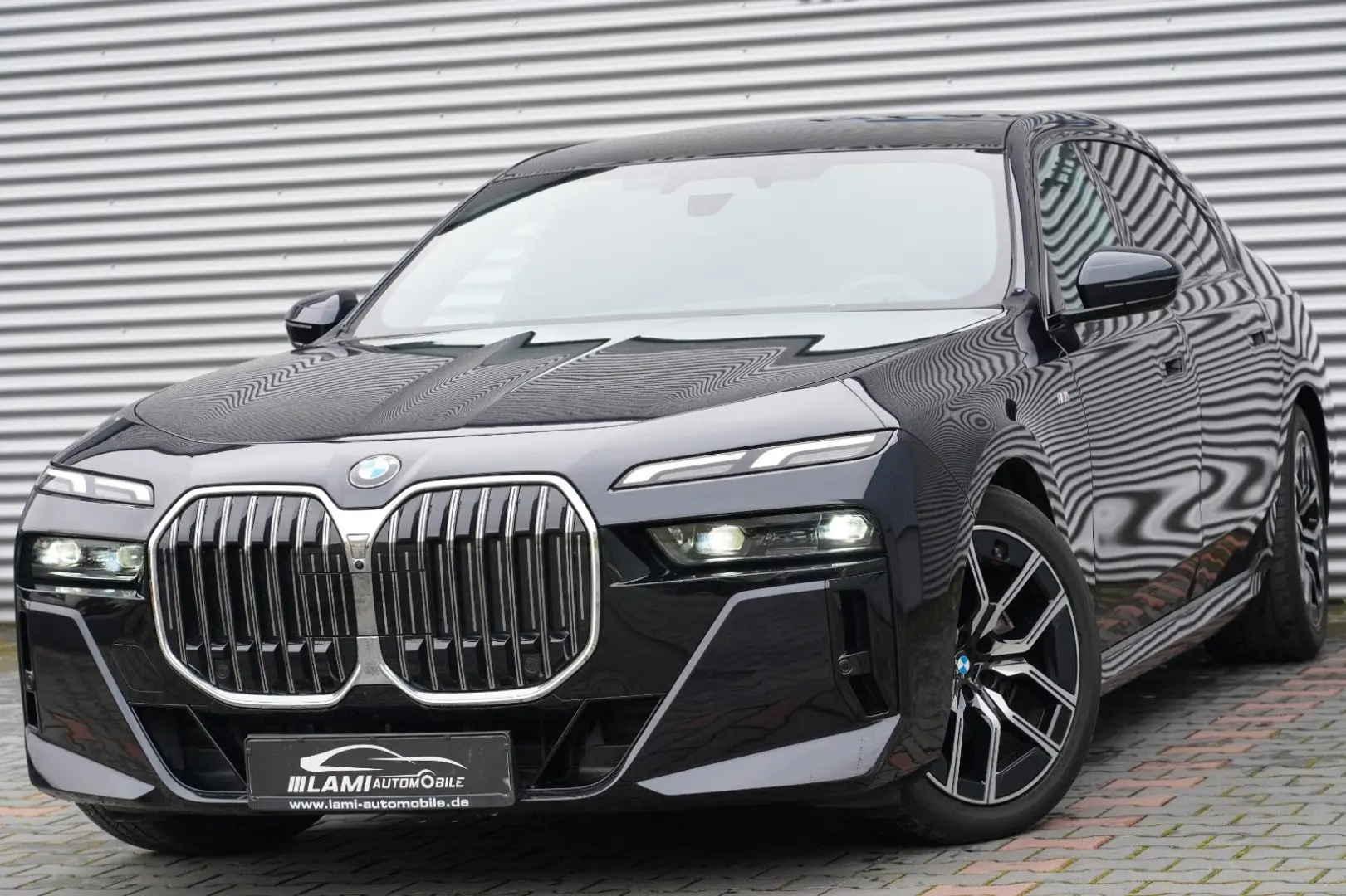 740d xDrive M Sport ICONIC SKYLOUNGE LUFT SOFT