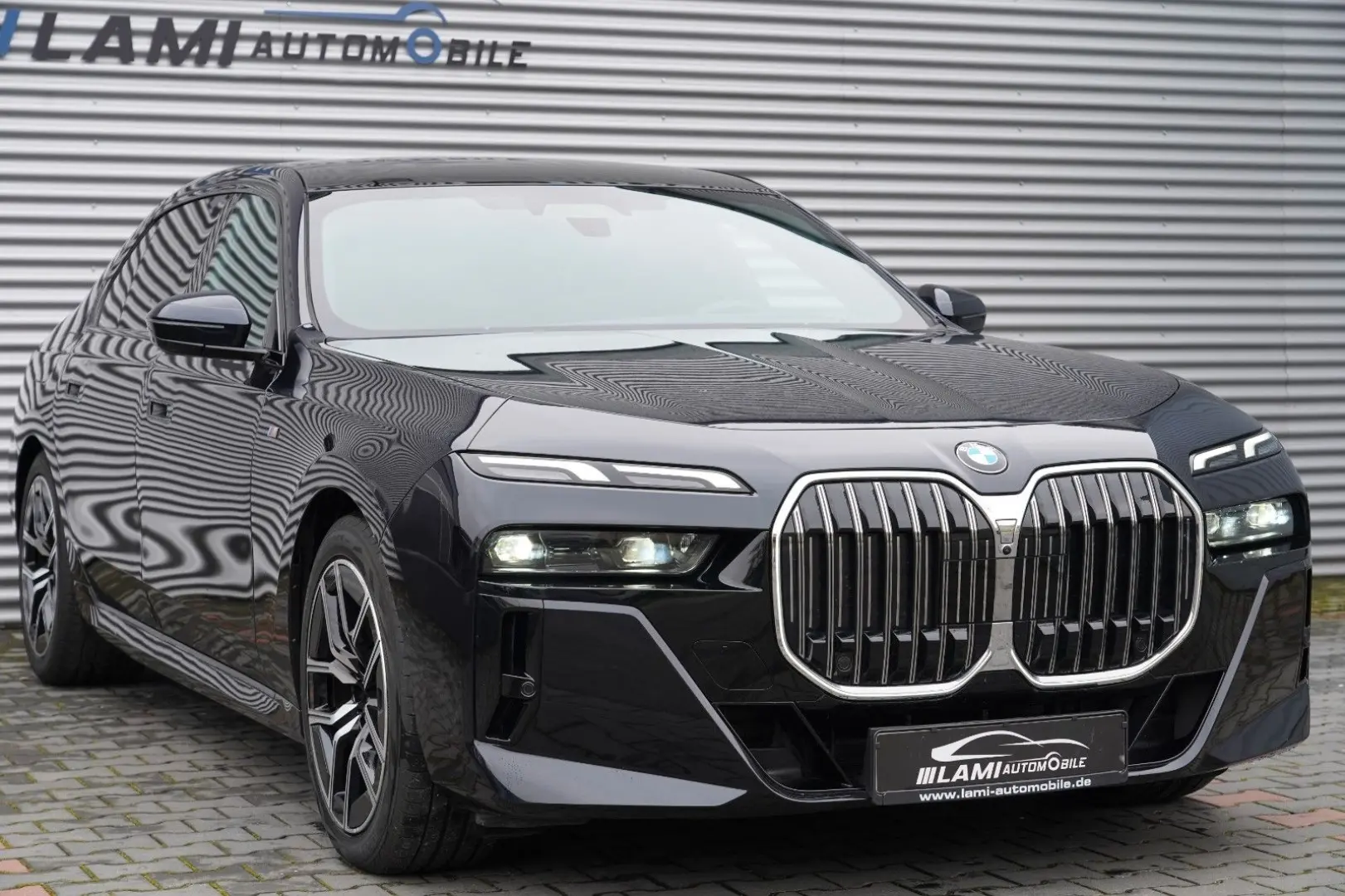 740d xDrive M Sport ICONIC SKYLOUNGE LUFT SOFT