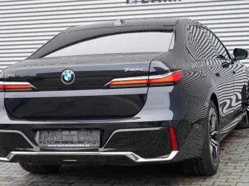 740d xDrive M Sport ICONIC SKYLOUNGE LUFT SOFT