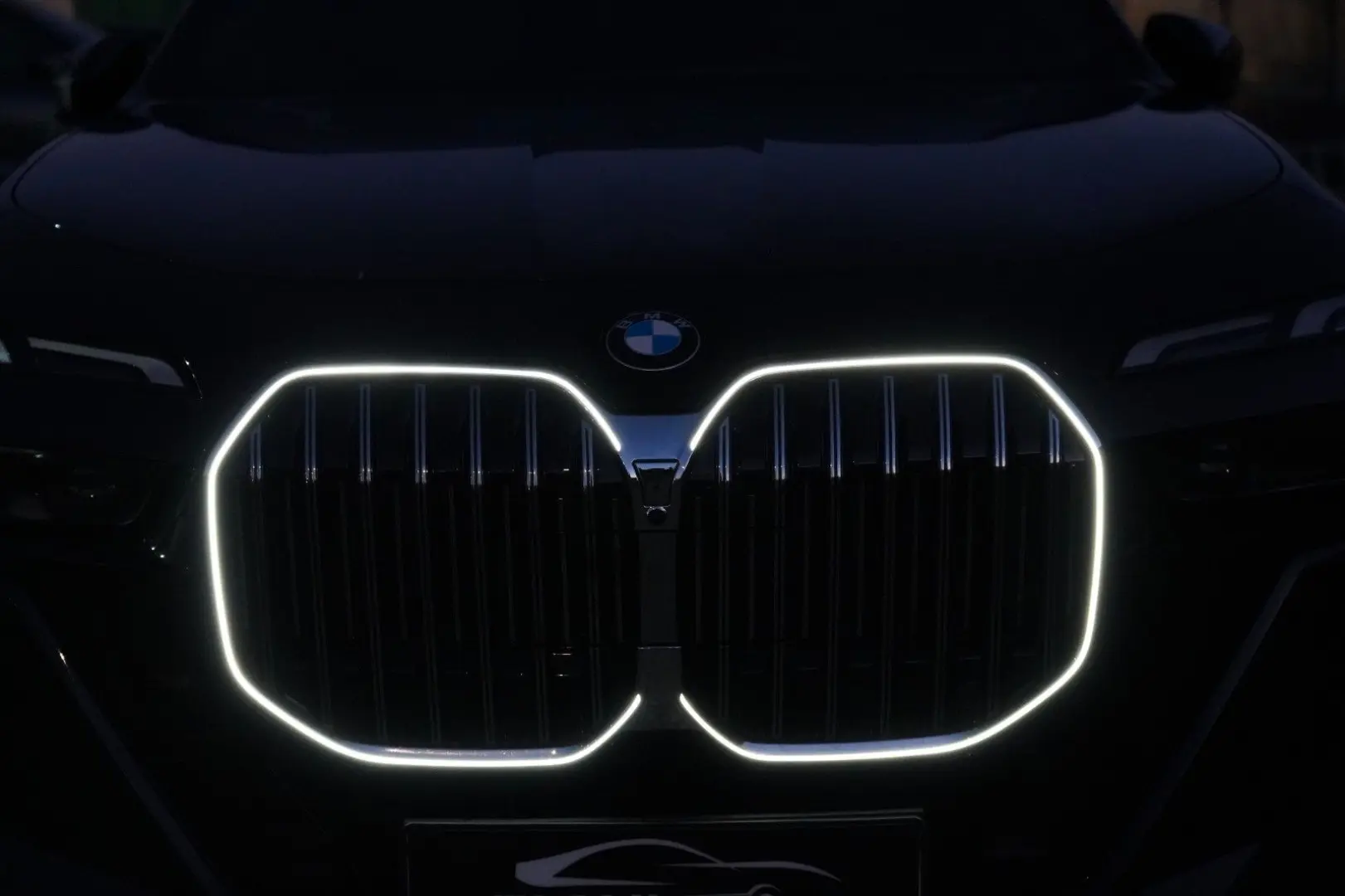 740d xDrive M Sport ICONIC SKYLOUNGE LUFT SOFT