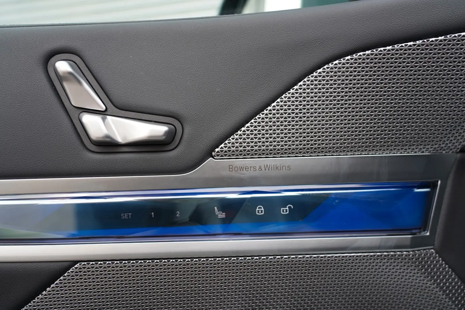 740d xDrive M Sport ICONIC SKYLOUNGE LUFT SOFT