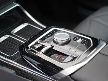 740d xDrive M Sport SKYLOUNGE LUFT HUD SOFT 360