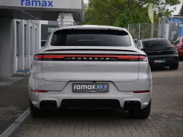 E-Hybrid Coupé SPORTDESIGN-PAKET-INNODRIVE-HUD