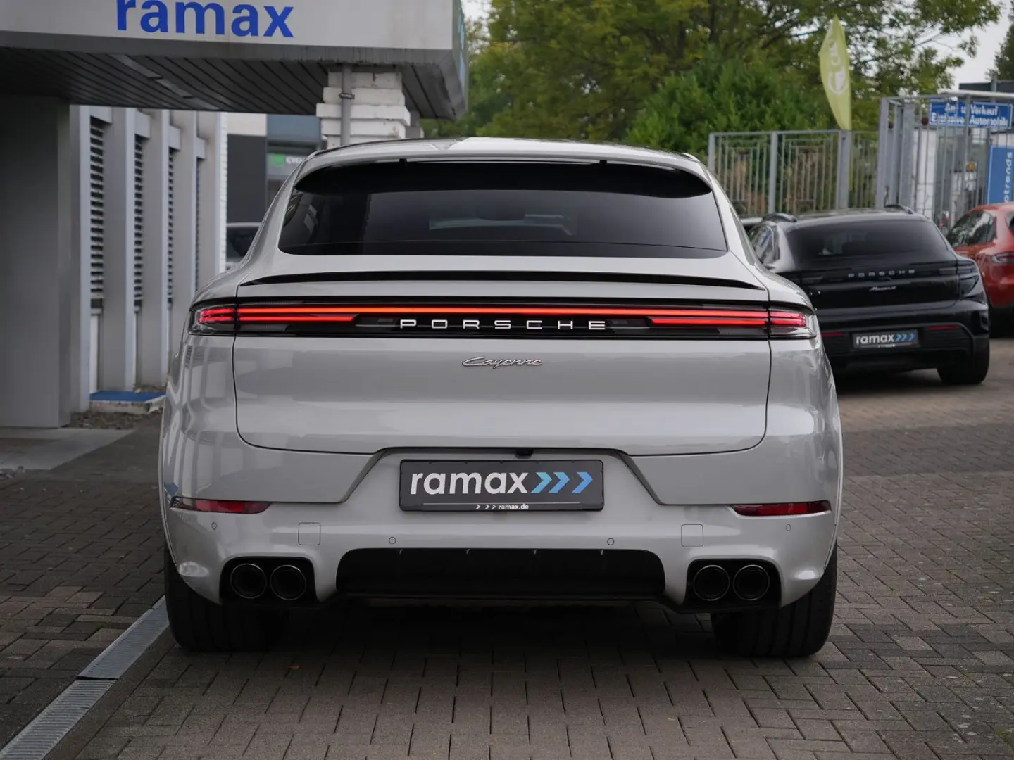 E-Hybrid Coupé SPORTDESIGN-PAKET-INNODRIVE-HUD
