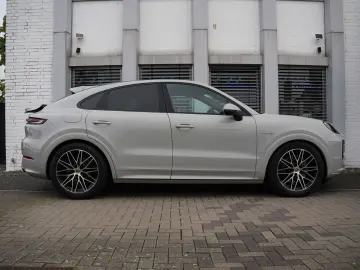 E-Hybrid Coupé SPORTDESIGN-PAKET-INNODRIVE-HUD