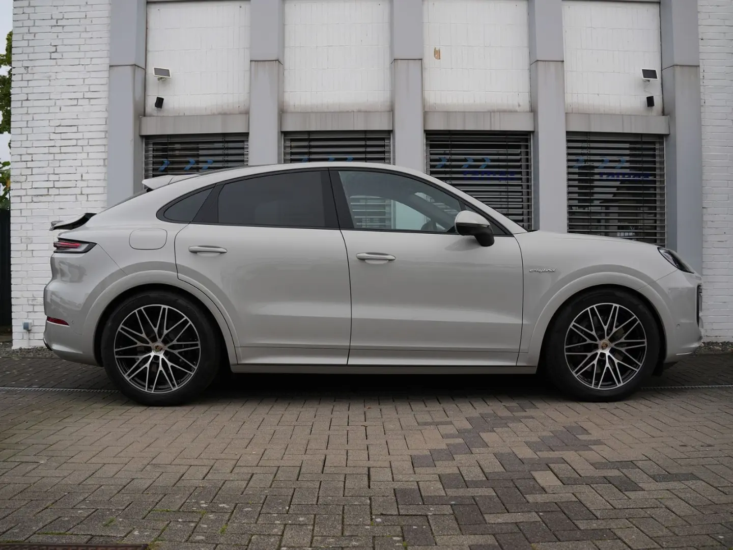E-Hybrid Coupé SPORTDESIGN-PAKET-INNODRIVE-HUD