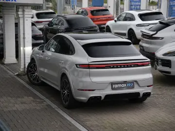 E-Hybrid Coupé SPORTDESIGN-PAKET-INNODRIVE-HUD