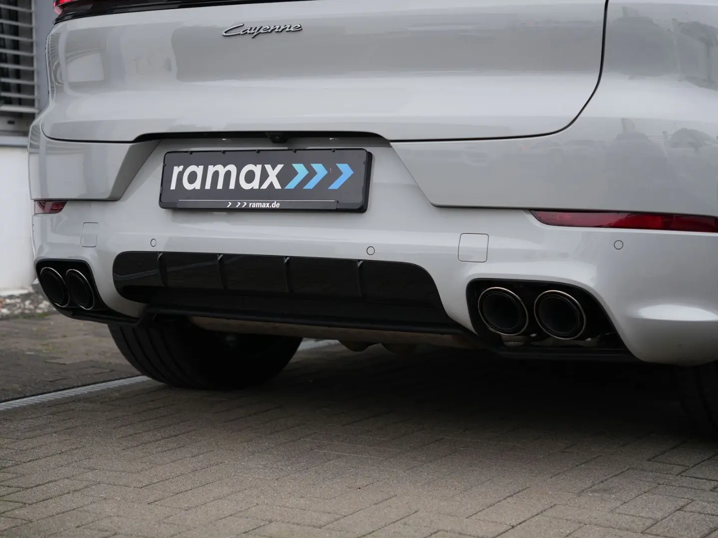 E-Hybrid Coupé SPORTDESIGN-PAKET-INNODRIVE-HUD