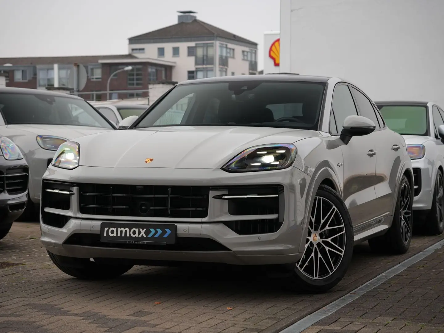 E-Hybrid Coupé SPORTDESIGN-PAKET-INNODRIVE-HUD