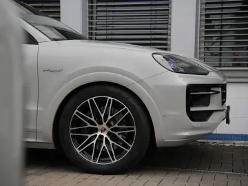 E-Hybrid Coupé SPORTDESIGN-PAKET-INNODRIVE-HUD
