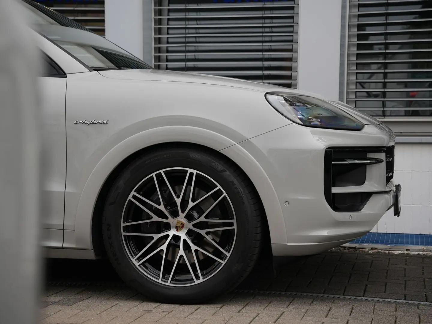 E-Hybrid Coupé SPORTDESIGN-PAKET-INNODRIVE-HUD