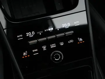 E-Hybrid Coupé SPORTDESIGN-PAKET-INNODRIVE-HUD