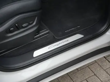 E-Hybrid Coupé SPORTDESIGN-PAKET-INNODRIVE-HUD