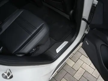 E-Hybrid Coupé SPORTDESIGN-PAKET-INNODRIVE-HUD