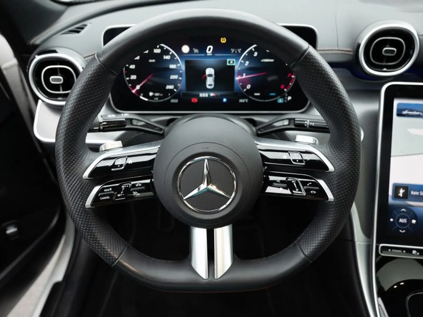 C 300 4M AMG-Sport/DIGITAL/360/Pano/AHK/Night/19