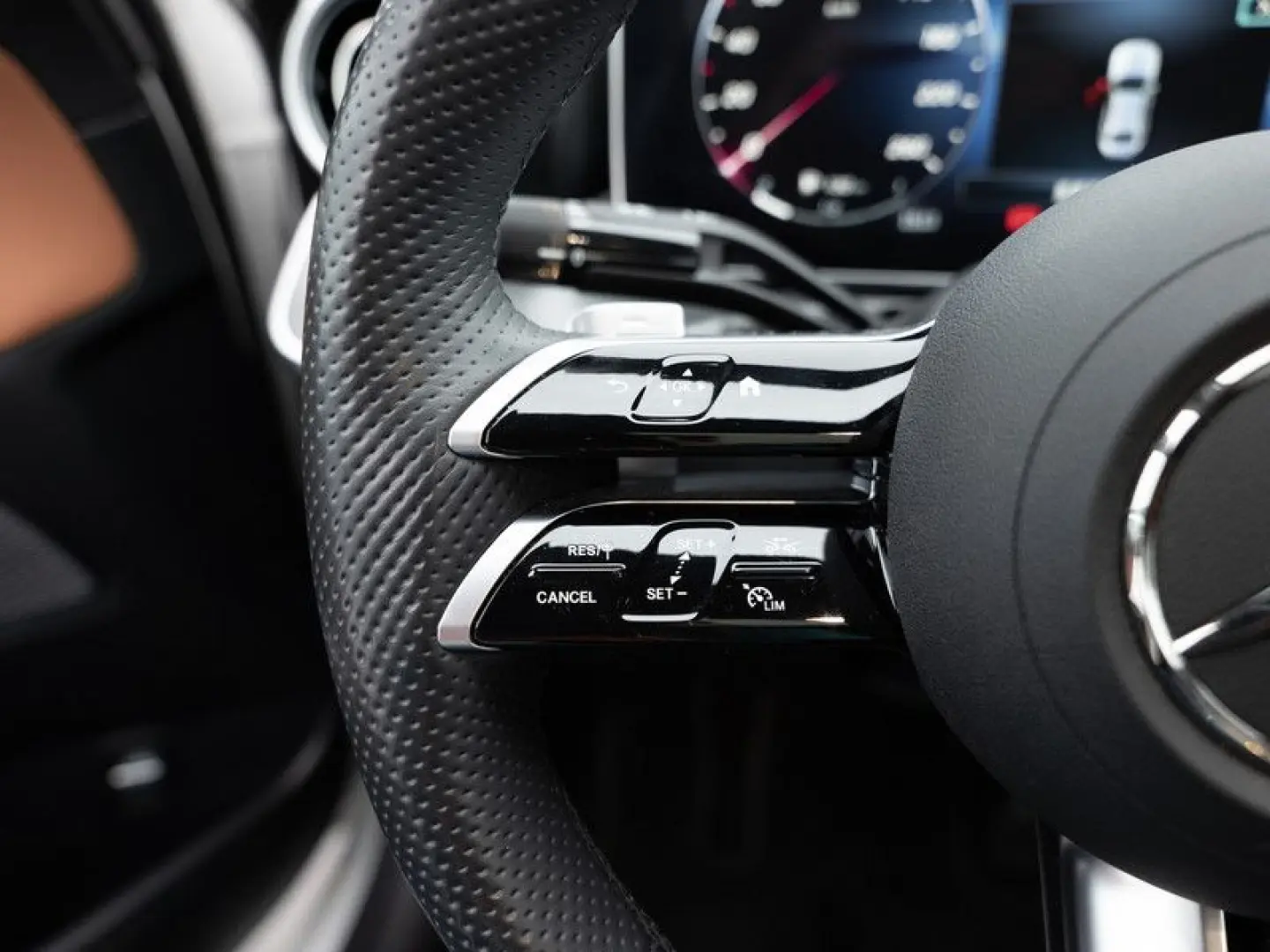 C 300 4M AMG-Sport/DIGITAL/360/Pano/AHK/Night/19