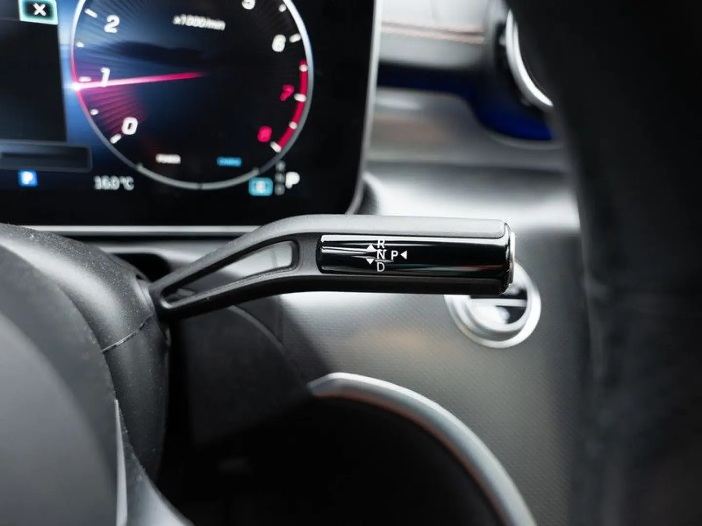 C 300 4M AMG-Sport/DIGITAL/360/Pano/AHK/Night/19