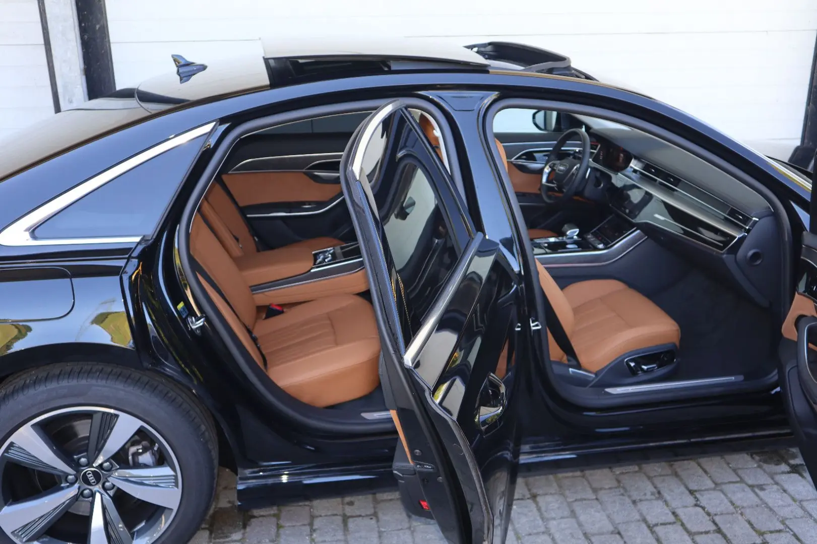 A8 50 TDI quattro *SCHWARZ-COGNAC*/UPE 150.795,-