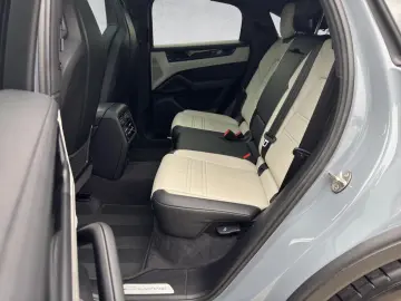 Cayenne S Coupe V8 Matrix/PASM/HALenkung/360/AHK