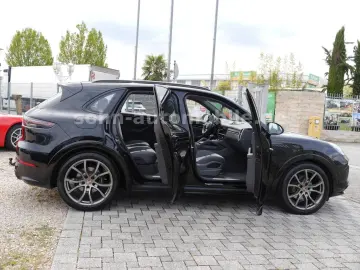 Cayenne Platinum Edition SPORT-DESIGN-PAKET/21
