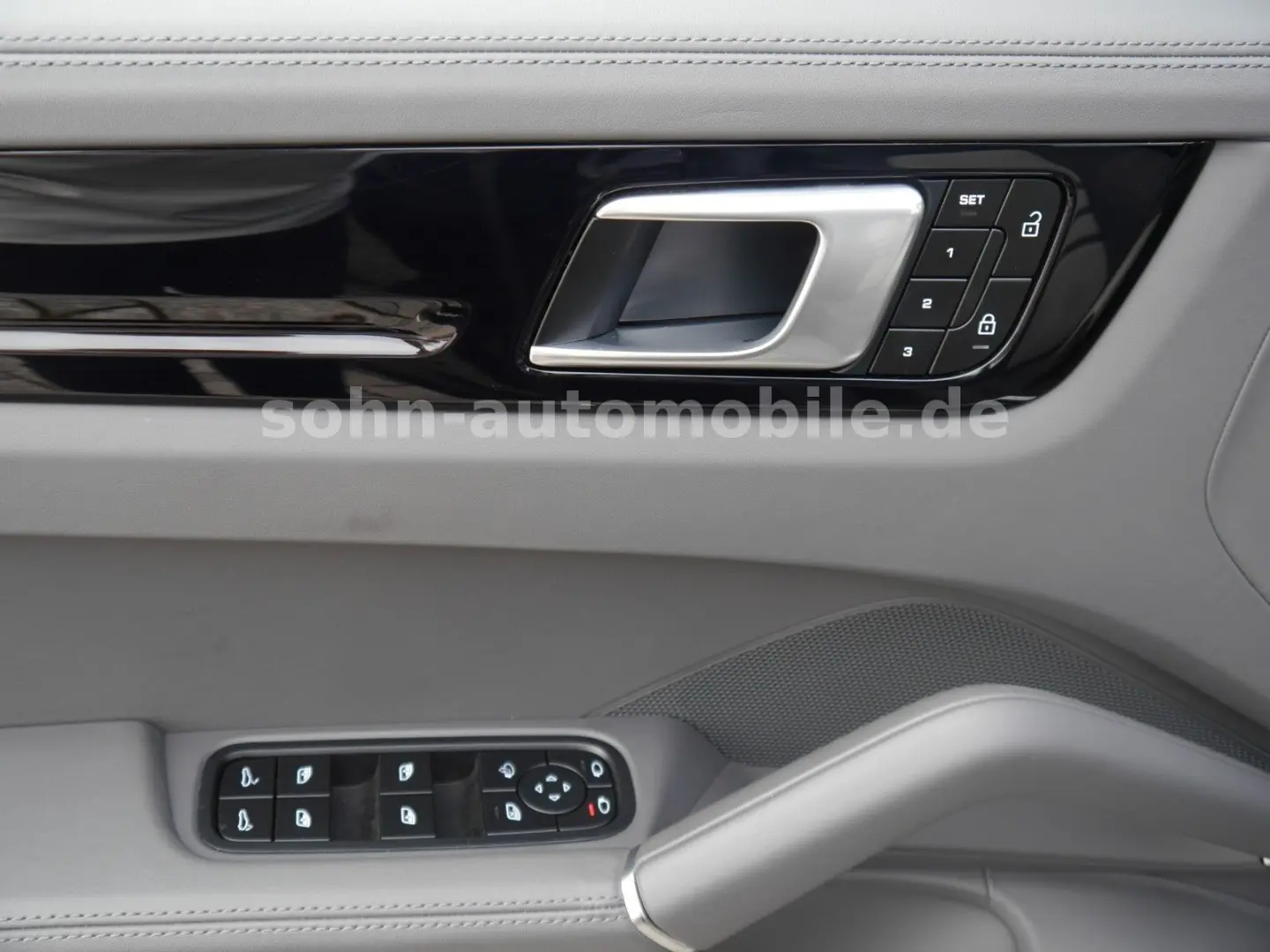 Cayenne Platinum Edition SPORT-DESIGN-PAKET/21