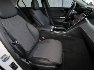 C 180 AHK+KAMERA+CARPLAY+LED+MBUX+SPURHALTE+17