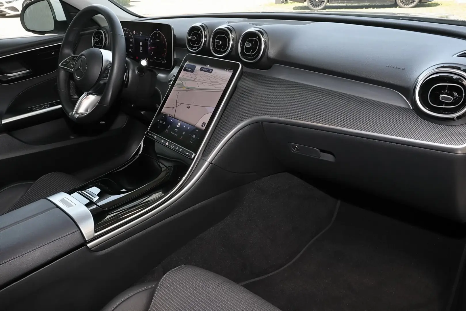 C 180 AHK+KAMERA+CARPLAY+LED+MBUX+SPURHALTE+17