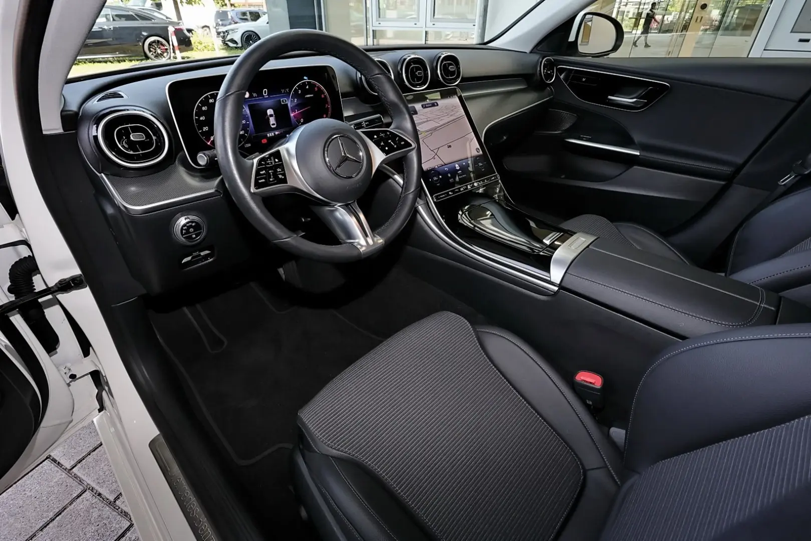 C 180 AHK+KAMERA+CARPLAY+LED+MBUX+SPURHALTE+17