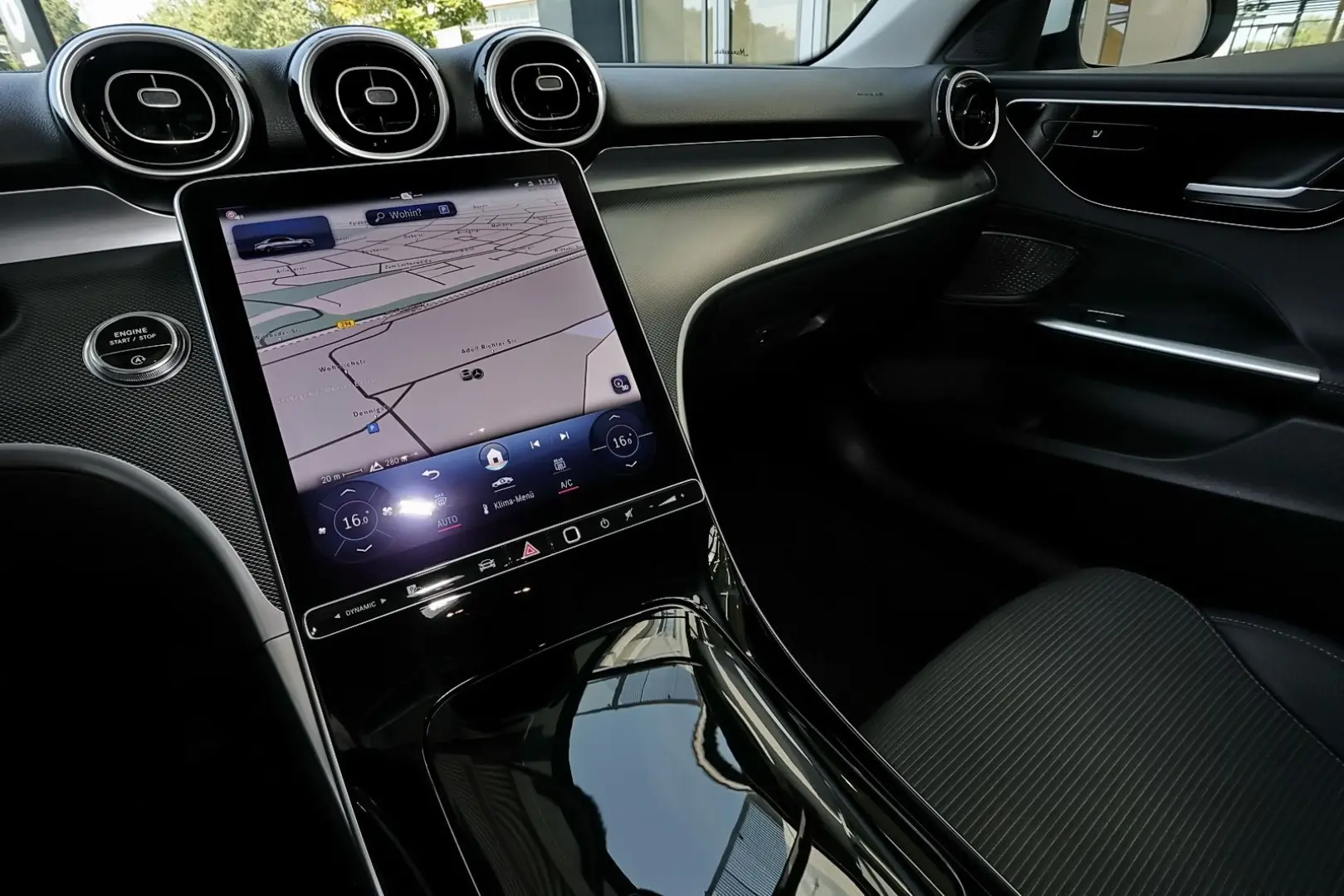 C 180 AHK+KAMERA+CARPLAY+LED+MBUX+SPURHALTE+17